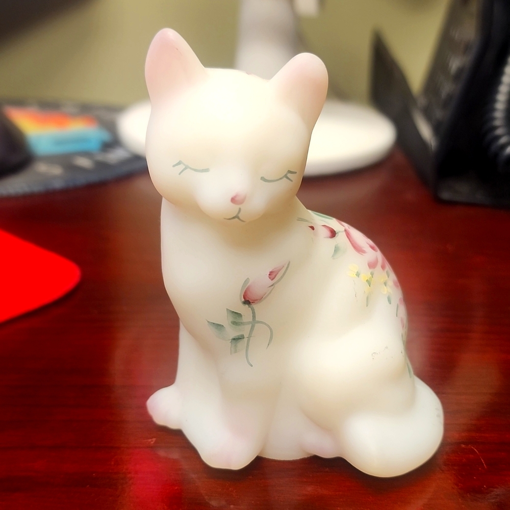 Vintage Fenton Rose Garden Sitting Cat signed